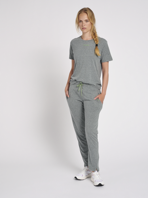 hmlZANDRA REGULAR PANTS, 6778, model