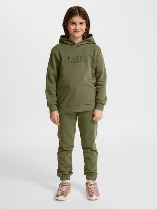 hmlJR BASE HOODIE, WINTER MOSS, model
