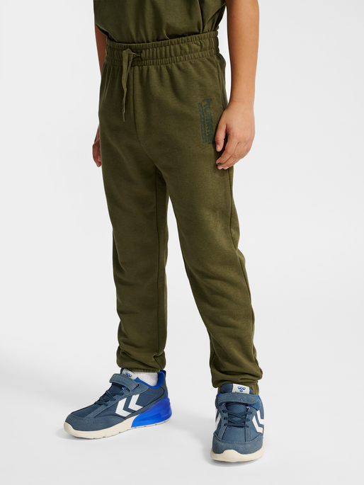 hmlJR BASE REGULAR PANTS, WINTER MOSS, model
