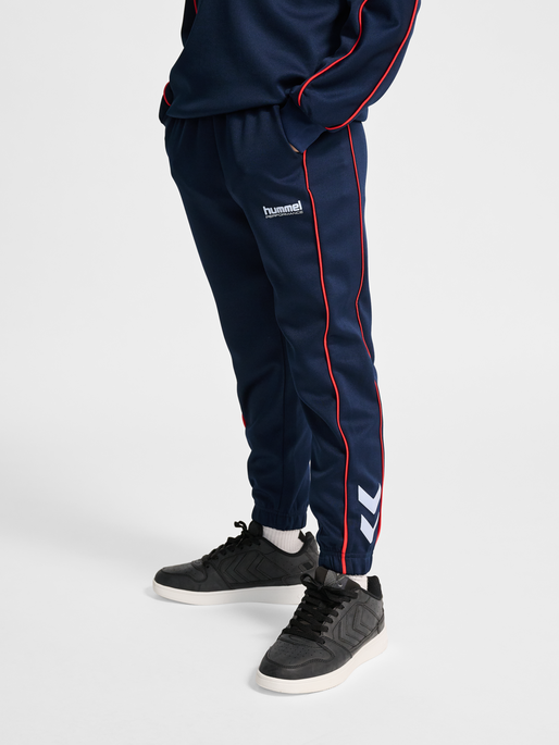 hmlJR INTERLOCK ADJUST PANTS, DRESS BLUES, model