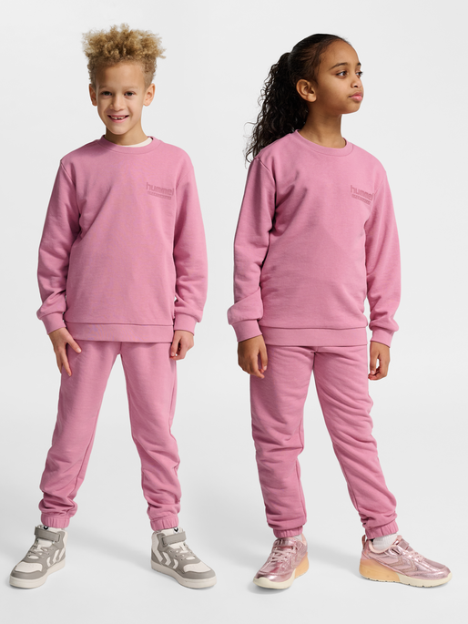 hmlJR BASE SWEAT SET, POLIGNAC, model