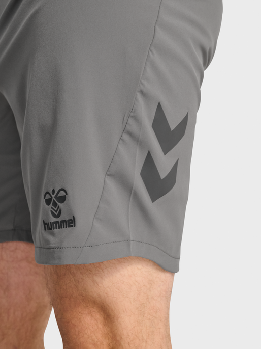 hmlPRO TRAINING SHORTS, STEEL GRAY, model