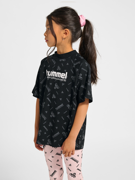 hmlJR DANCE T-SHIRT S/S, BLACK/EBONY, model
