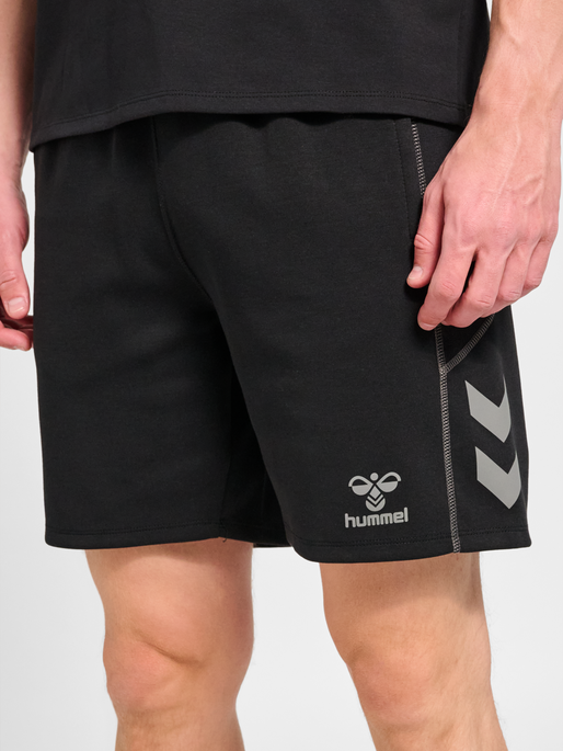 hmlMOVE 2.0 SHORTS, BLACK, model