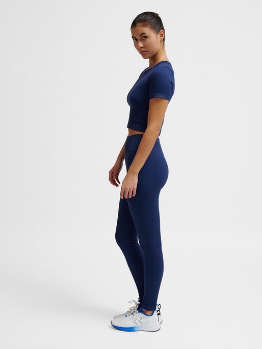 hmlPULSE SEAMLESS RIB MW TIGHTS, DRESS BLUES, model