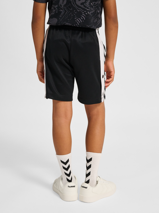 hmlJR CHEVRON SHORTS, BLACK, model