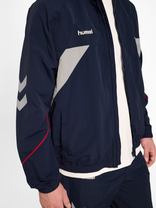 hmlWORLD 26 TRACK ZIP JACKET, DARK SAPPHIRE, model