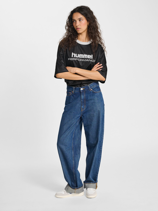 hmlPULSE LOOSE JERSEY S/S, BLACK, model