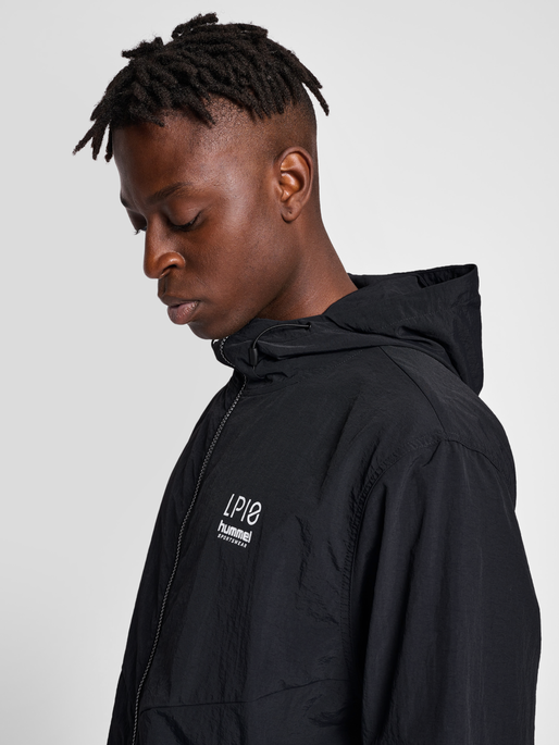 hmlLP10 BOXY WOV ZIP JACKET, BLACK, model
