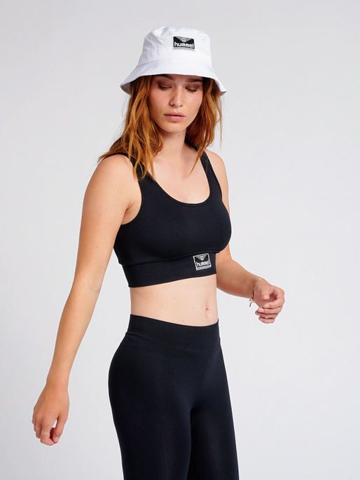 hmlHEROINE SEAMLESS CROPPED TOP, 2001, model