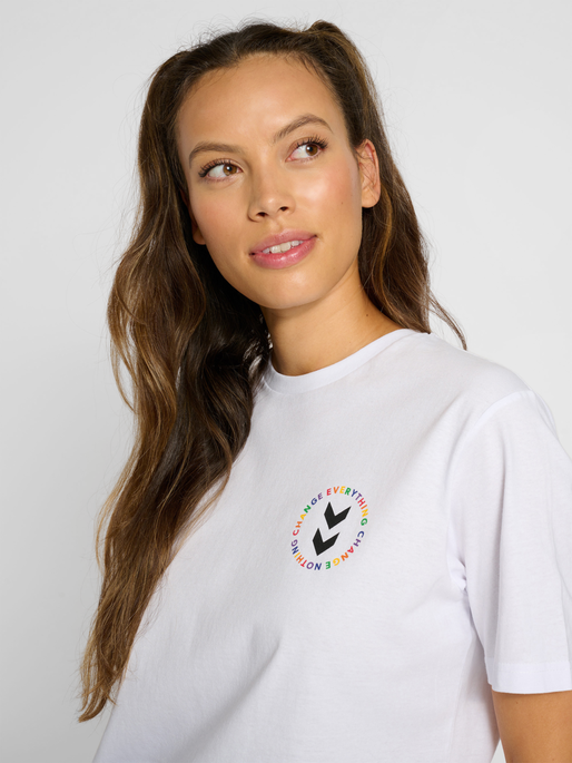 hmlEVERYTHING NOTHING T-SHIRT, WHITE, model