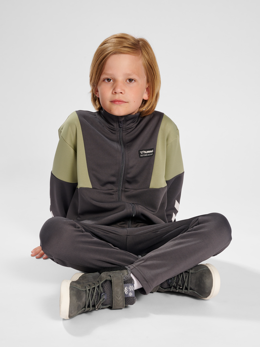 hmlMARTY ZIP JACKET, 1525, model