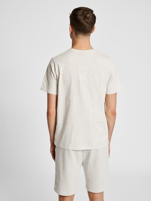 hmlLGC GABE T-SHIRT, TOFU MELANGE, model