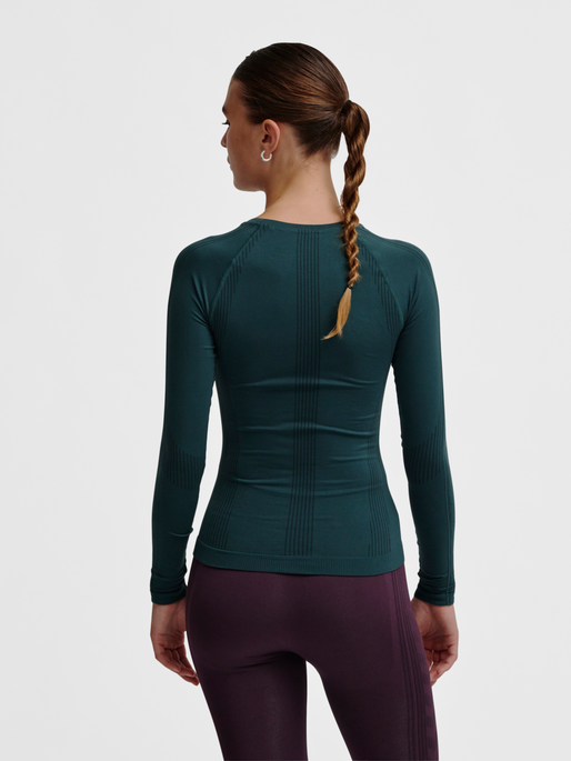 hmlMT SHAPING SEAMLESS T-SHIRT L/S, GREEN GABLES, model