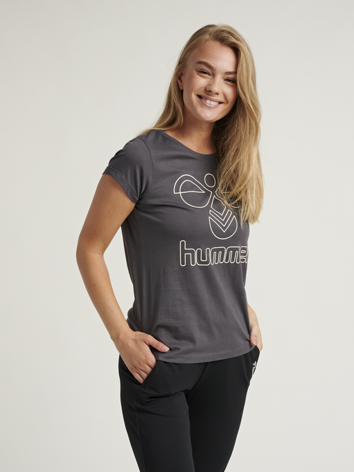 hmlSENGA T-SHIRT S/S, 1025, model