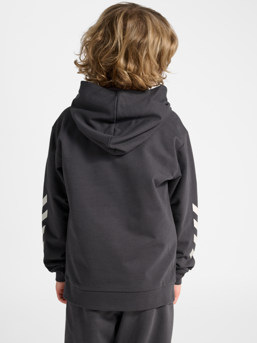 hmlJR LOGO HOODIE, EBONY, model