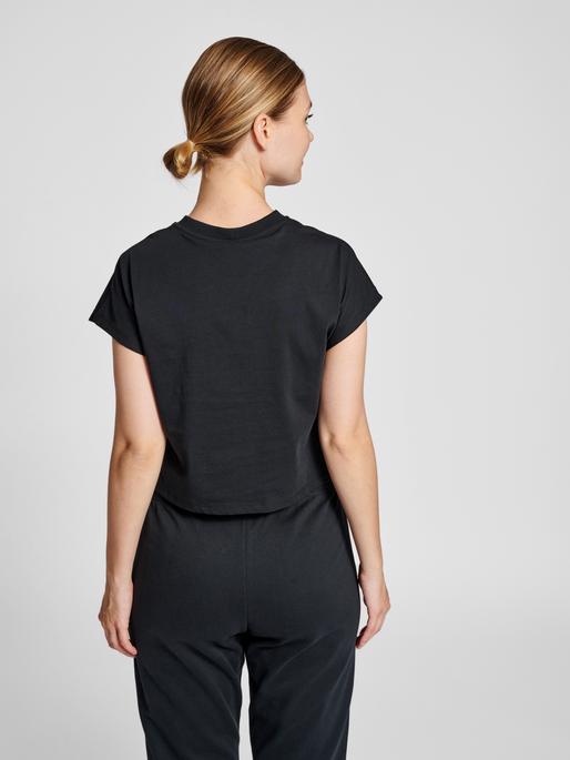hmlLGC JUNE CROPPED T-SHIRT, BLACK, model
