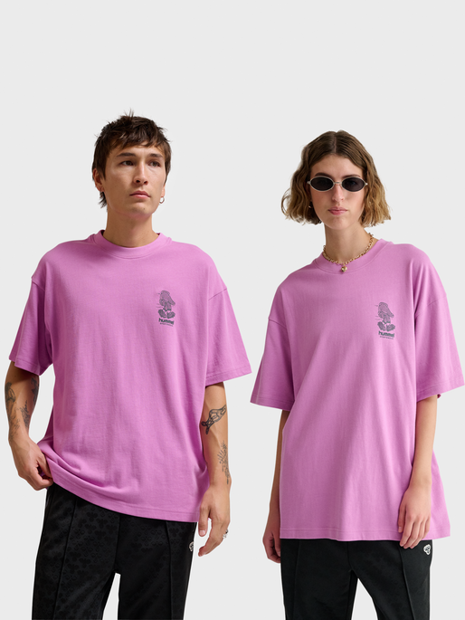 hmlLOOSE T-SHIRT S/S BEES STADIUM, VIOLET, model