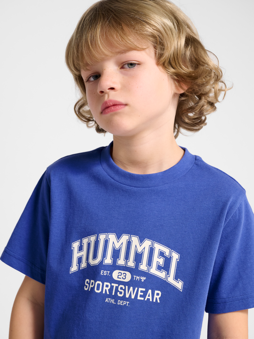 hmlJR REG GRAPHIC T-SHIRT S/S, DAZZLING BLUE, model