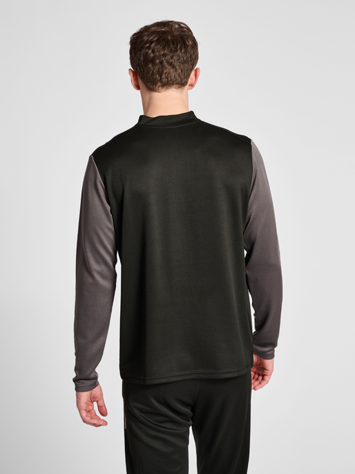 hmlONGRID 1/2 ZIP POLY SWEAT, JET BLACK/FORGED IRON, model