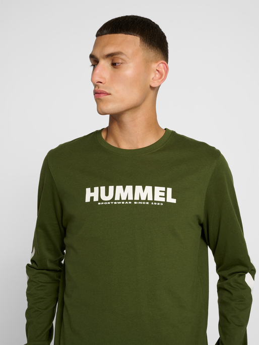 hmlLEGACY T-SHIRT L/S, RIFLE GREEN, model
