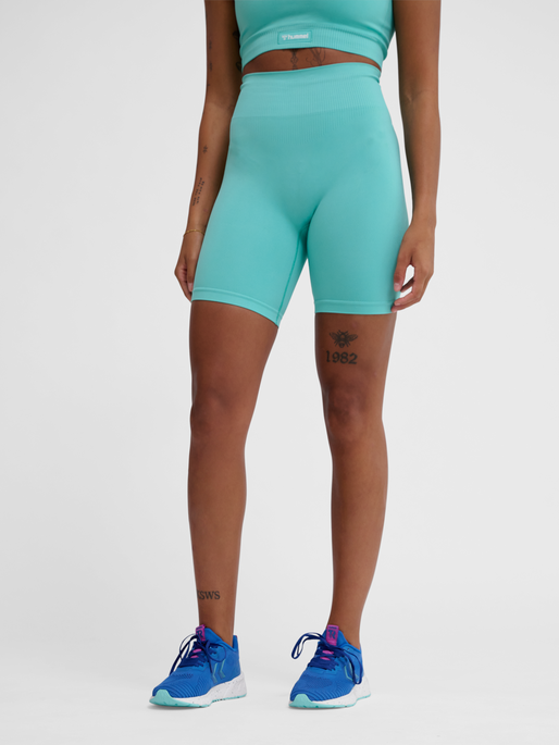 hmlALIVE SEAMLESS HIGH WAIST SHORTS, POOL BLUE, model