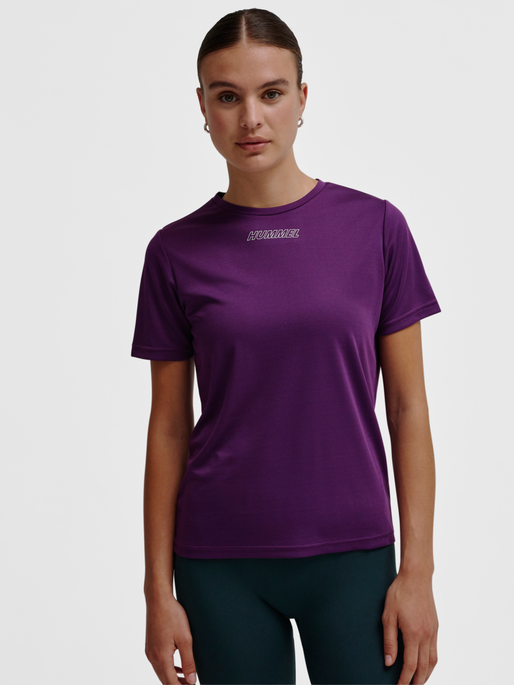 hmlTE TOLA T-SHIRT, IMPERIAL PURPLE, model
