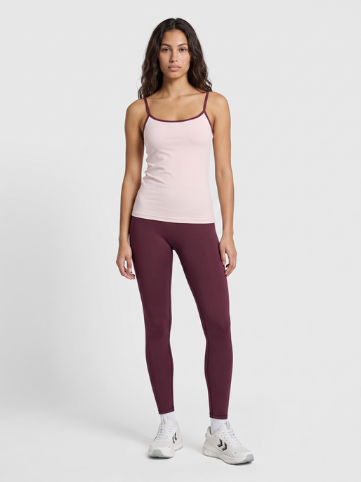 hmlBALANCE SPORTS TOP, BARELY PINK, model