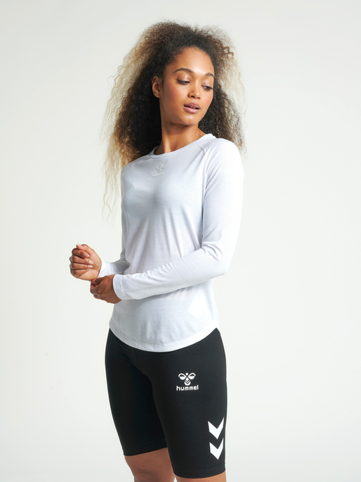 hmlVANJA T-SHIRT L/S, WHITE, model
