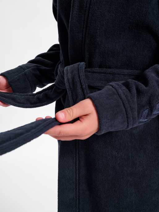 hmlKIRBY ROBE, OMBRE BLUE, model