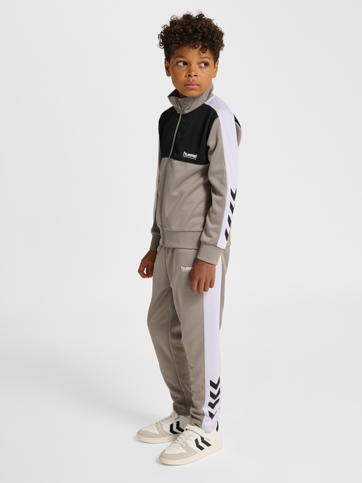hmlJR COLORBLOCK TRACKSUIT, ROCK RIDGE, model