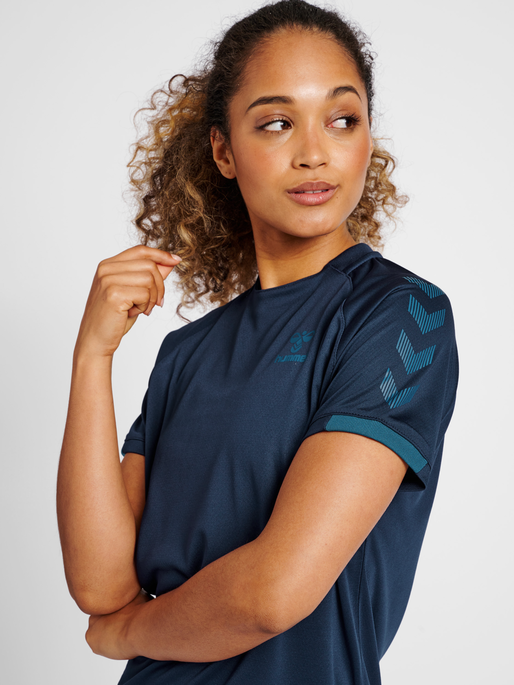 hmlGG12 ACTION JERSEY S/S WOMAN, MARINE, model