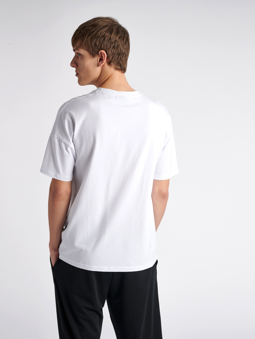 hmlBEACH BREAK T-SHIRT S/S, 9001, model