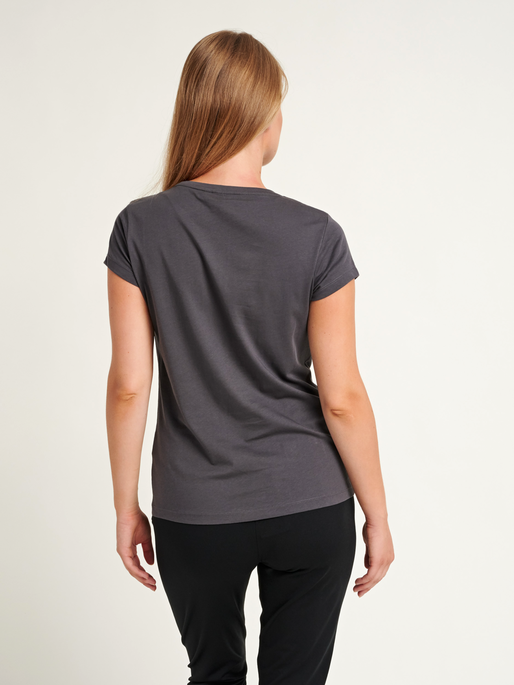 hmlSENGA T-SHIRT S/S, 1025, model