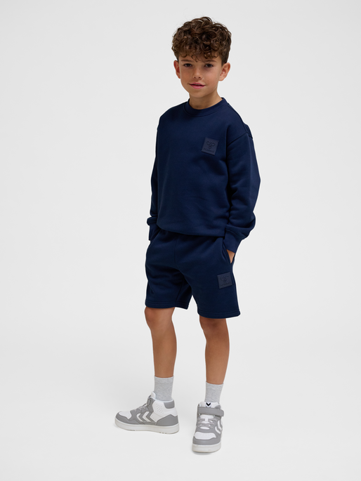 hmlCLEAN ADJUSTABLE SHORTS, BLACK IRIS, model