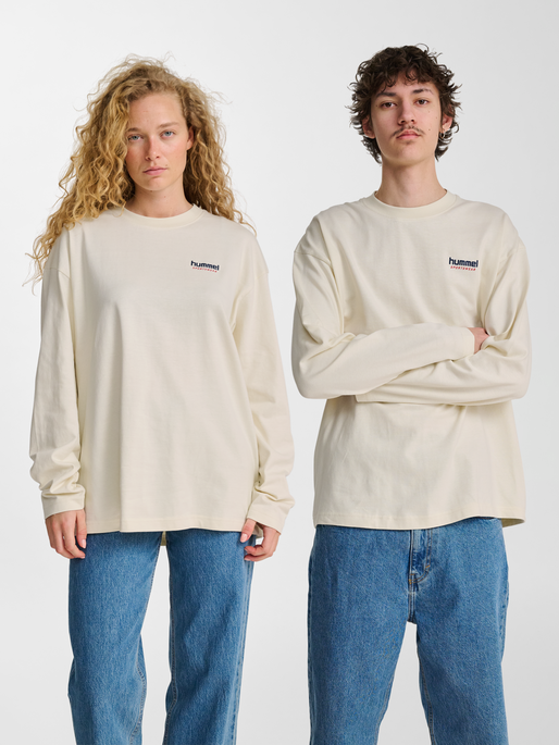 hmlLOOSE T-SHIRT L/S SW, TOFU, model