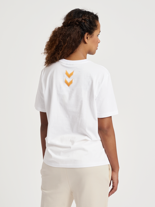 hmlHIVE AIDEN T-SHIRT, WHITE, model