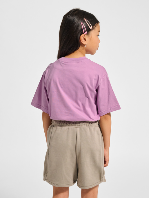 hmlJR LOOSE T-SHIRT S/S HS GRAPHIC, SMOKY GRAPE, model