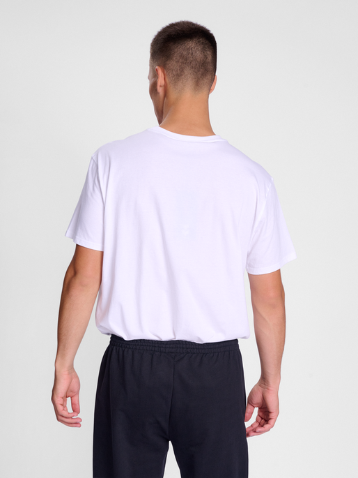 hmlGO 2.0 T-SHIRT S/S, WHITE, model