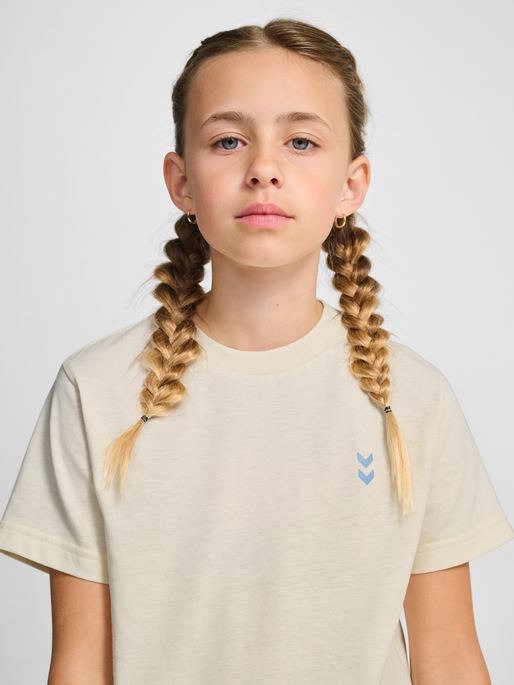 hmlJR PULSE T-SHIRT S/S, TOFU, model