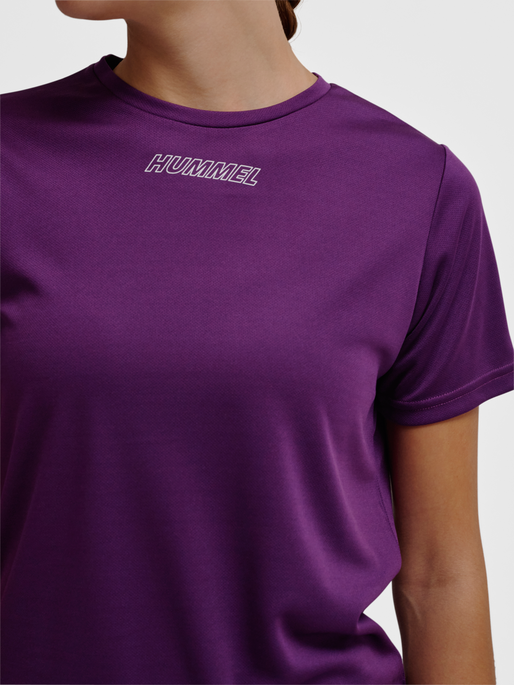 hmlTE TOLA T-SHIRT, IMPERIAL PURPLE, model