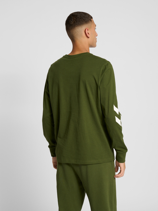 hmlLEGACY T-SHIRT L/S, RIFLE GREEN, model