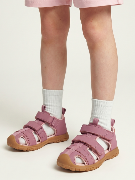 SANDAL VELCRO INFANT, LILAS, model