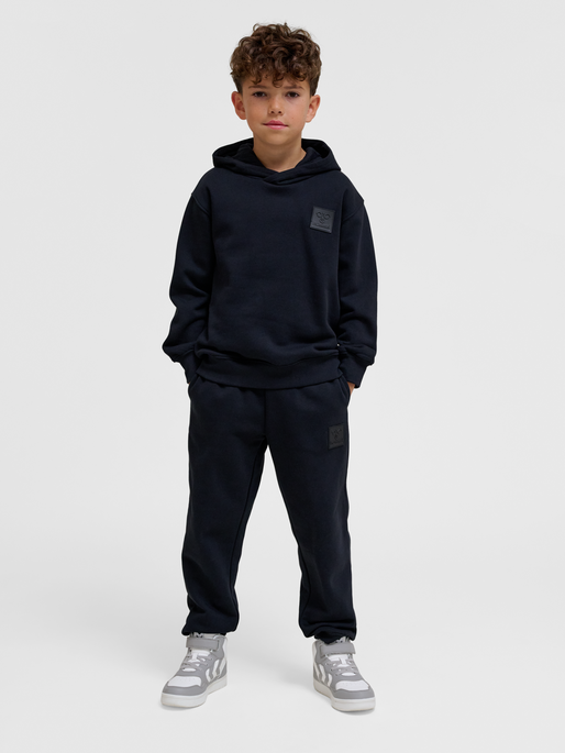 hmlCLEAN HOODIE, BLACK, model