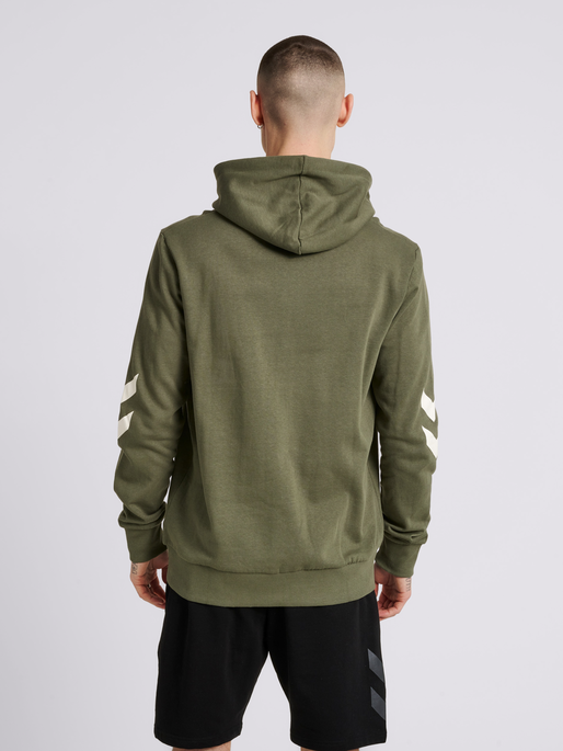 hmlLEGACY ZIP HOODIE, BEETLE, model