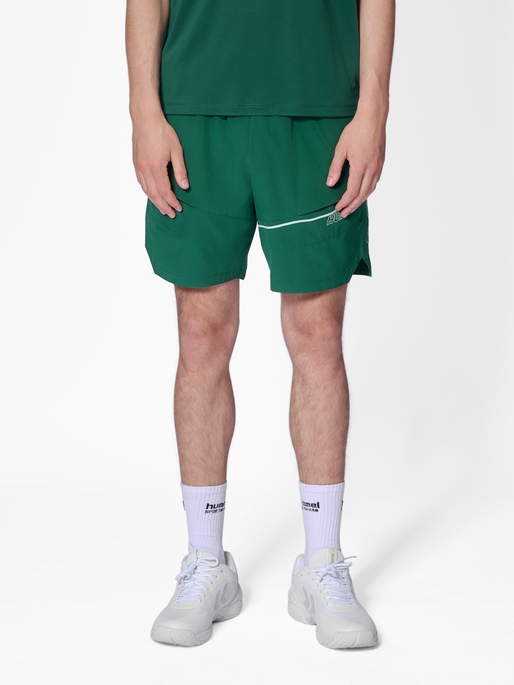 hmlCOURT POCKET SHORTS, RAIN FOREST, model