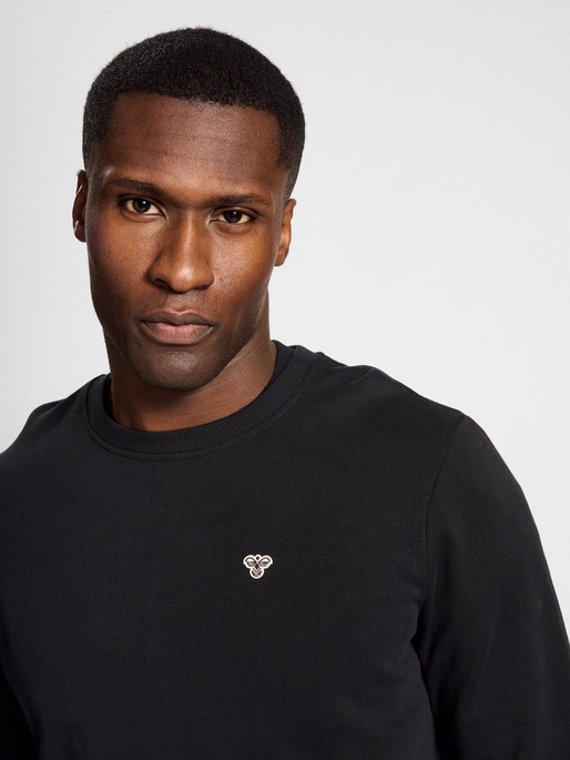 hmlIC TERRY SWEATSHIRT, 2001, model