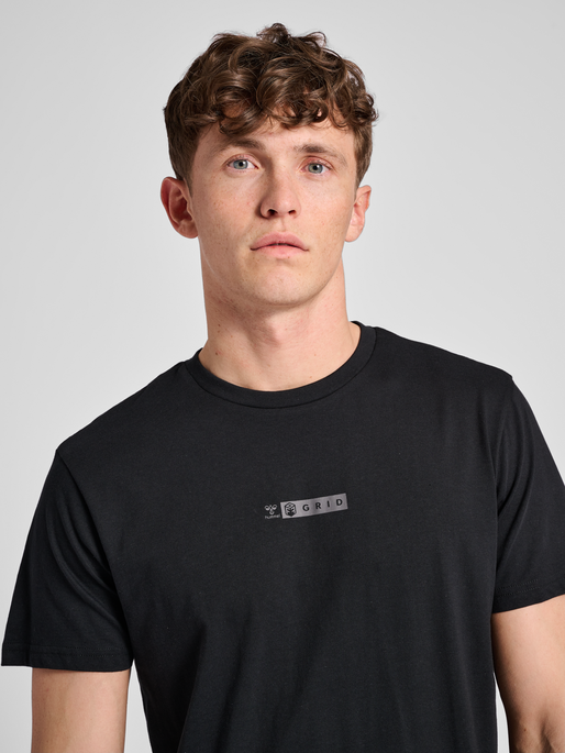 hmlOFFGRID TEE S/S, JET BLACK/FORGED IRON, model
