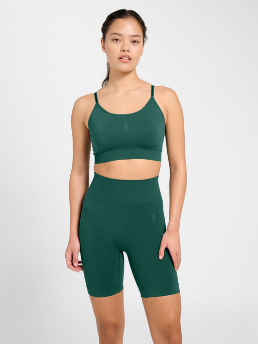 hmlFLOW PADDED BRA, BISTRO GREEN, model