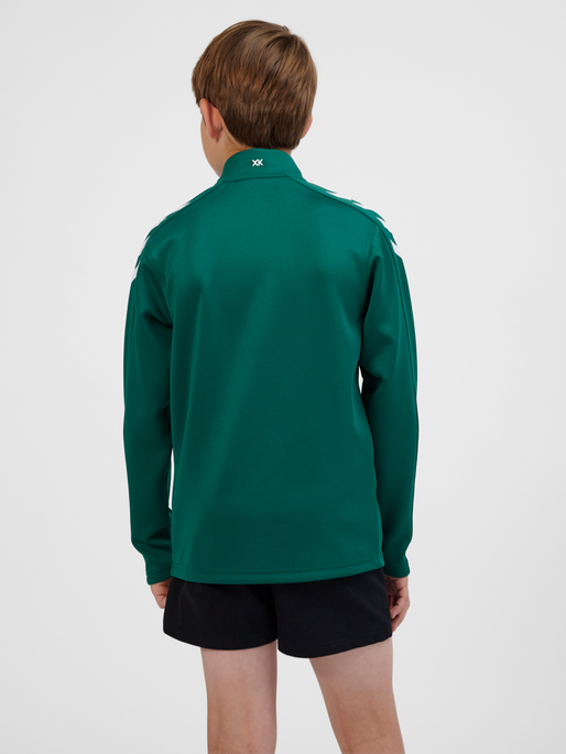 hmlCORE XK POLY ZIP SWEAT KIDS, EVERGREEN, model